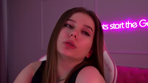 Snapshot of dianabecker chatting on February 2, 2025, 5:42 am Diana online show from February 2, 2025, 5:42 am