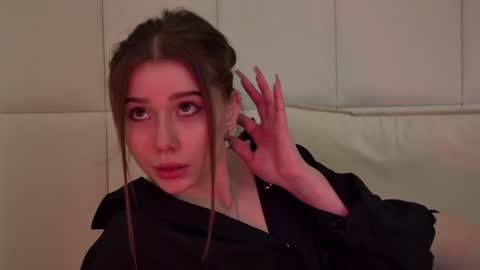 Snapshot of dianabecker chatting on February 4, 2025, 10:34 pm Diana online show from February 4, 2025, 10:34 pm