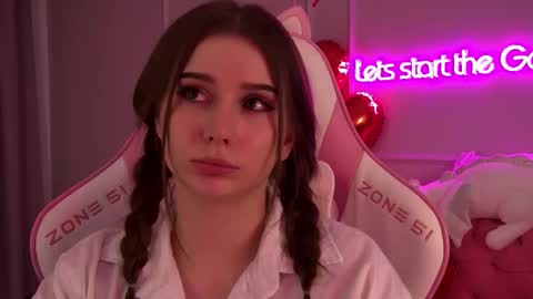 Snapshot of dianabecker chatting on February 12, 2025, 3:51 am Diana online show from February 12, 2025, 3:51 am