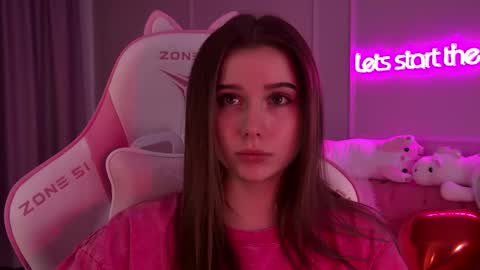 Snapshot of dianabecker chatting on February 17, 2025, 12:32 am Diana online show from February 17, 2025, 12:32 am