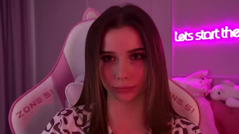 Snapshot of dianabecker chatting on February 18, 2025, 12:26 am Diana online show from February 18, 2025, 12:26 am