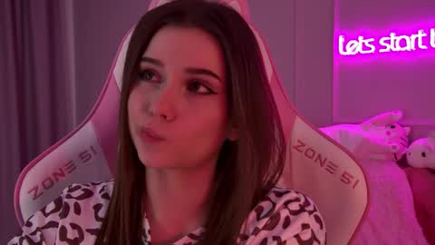 Snapshot of dianabecker chatting on February 18, 2025, 3:31 am Diana online show from February 18, 2025, 3:31 am