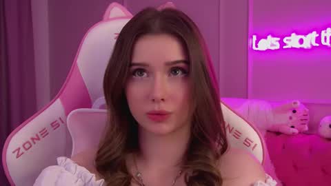 Snapshot of dianabecker chatting on March 7, 2025, 12:15 am Diana online show from March 7, 2025, 12:15 am