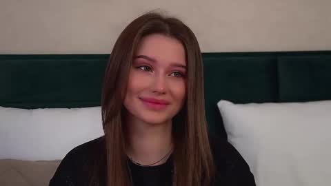 Snapshot of dianabecker chatting on October 8, 2025, 10:57 am Diana online show from October 8, 2025, 10:57 am