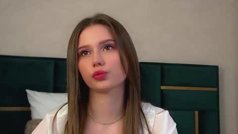 Snapshot of dianabecker chatting on October 17, 2025, 6:27 am Diana online show from October 17, 2025, 6:27 am