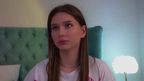 Snapshot of dianabecker chatting on November 5, 2025, 6:46 am Diana online show from November 5, 2025, 6:46 am