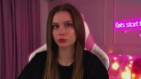 Snapshot of dianabecker chatting on December 17, 2025, 6:30 am Diana online show from December 17, 2025, 6:30 am