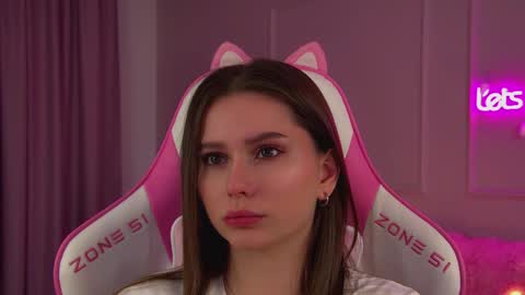 Snapshot of dianabecker chatting on December 18, 2025, 6:25 pm Diana online show from December 18, 2025, 6:25 pm