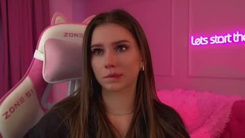 Snapshot of dianabecker chatting on February 4, 2026, 9:15 am Diana online show from February 4, 2026, 9:15 am