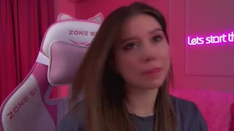 Snapshot of dianabecker chatting on February 19, 2026, 6:26 pm Diana online show from February 19, 2026, 6:26 pm