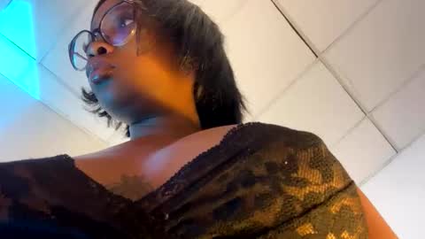 Snapshot of dianablackgirl chatting on October 23, 2025, 11:31 am dianablackgirl online show from October 23, 2025, 11:31 am