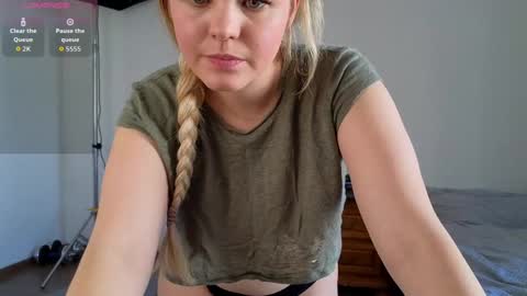 Snapshot of dianaholiday chatting on December 23, 2025, 9:07 am Olga online show from December 23, 2025, 9:07 am