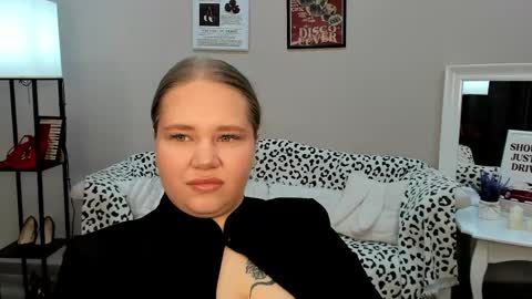 Snapshot of dianakristol chatting on May 9, 2026, 7:19 pm Diana online show from May 9, 2026, 7:19 pm