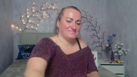 Snapshot of dianamgg chatting on April 24, 2026, 7:11 am Diana online show from April 24, 2026, 7:11 am