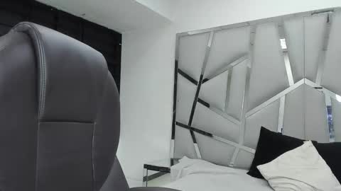 dianarous online show from February 17, 2026, 3:25 am