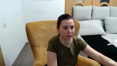 dianasmiey7 online show from April 15, 2026, 10:00 am