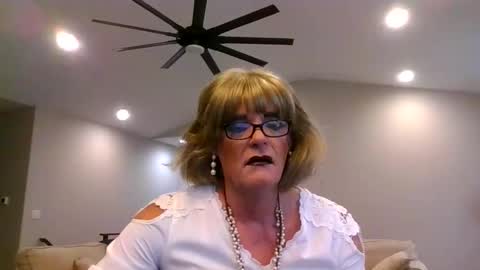 Snapshot of dianeheels chatting on March 3, 2026, 2:45 pm dianeheels online show from March 3, 2026, 2:45 pm