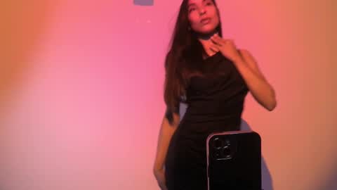 Snapshot of dianne_nanatzu chatting on February 14, 2025, 11:42 pm Melania - online show from February 14, 2025, 11:42 pm
