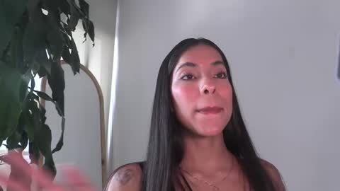 Snapshot of dianne_nanatzu chatting on February 15, 2025, 9:48 pm Melania - online show from February 15, 2025, 9:48 pm