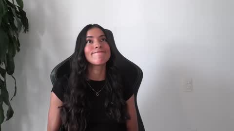 Snapshot of dianne_nanatzu chatting on March 3, 2025, 8:21 pm Melania - online show from March 3, 2025, 8:21 pm
