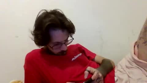 Snapshot of dikklauss_drey chatting on November 4, 2025, 10:42 pm Dikklauss Drey online show from November 4, 2025, 10:42 pm