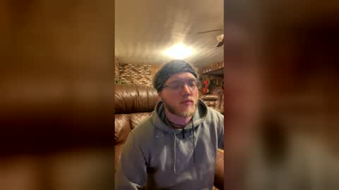 Snapshot of dilf_96 chatting on February 8, 2026, 5:22 am Daddy online show from February 8, 2026, 5:22 am