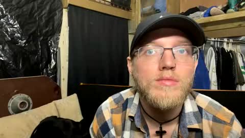 Snapshot of dilf_96 chatting on February 18, 2026, 12:17 am Daddy online show from February 18, 2026, 12:17 am