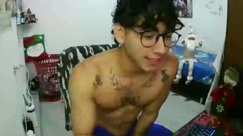 Snapshot of dillom420 chatting on December 17, 2025, 8:59 pm dillom420 online show from December 17, 2025, 8:59 pm