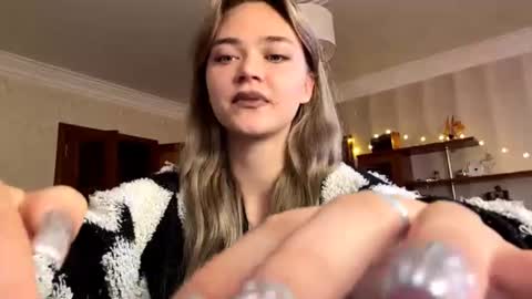 Snapshot of dimplemelchert chatting on August 6, 2026, 7:32 am dimplemelchert online show from August 6, 2026, 7:32 am
