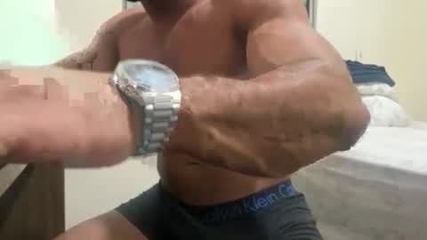 dinhoo14 online show from November 20, 2025, 3:18 am