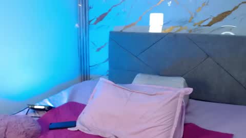 disyamil_pineda online show from April 29, 2026, 5:11 am