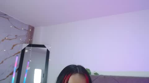 disyamil_pineda online show from May 20, 2026, 3:02 am