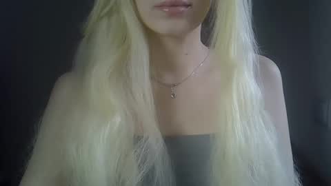 DitaMilton online show from April 25, 2026, 11:24 am