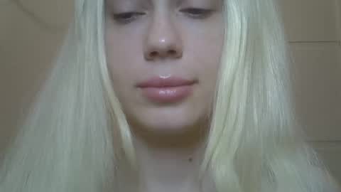 DitaMilton online show from April 26, 2026, 7:22 pm