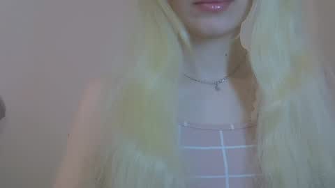 DitaMilton online show from April 27, 2026, 8:40 pm