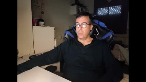 ditos_c online show from January 14, 2026, 8:42 am