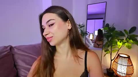 Tia online show from July 14, 2026, 8:47 pm