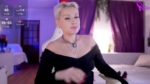 Snapshot of divine_kim chatting on February 9, 2026, 10:14 pm Miss Kim online show from February 9, 2026, 10:14 pm