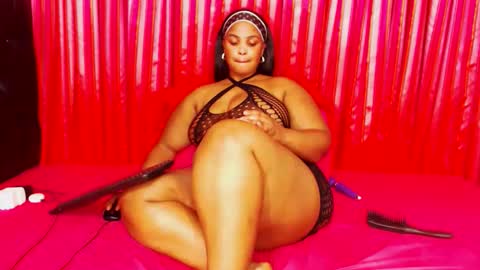 divinebooty93 online show from May 9, 2026, 12:32 pm