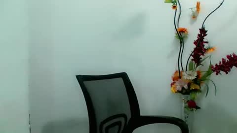 Snapshot of divinegrace10 chatting on December 9, 2024, 2:56 am     Divine Grace Close To Your Hear online show from December 9, 2024, 2:56 am