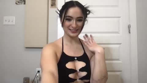 Divine Hips online show from January 12, 2025, 5:01 pm