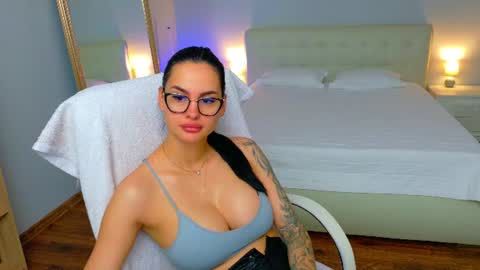 Snapshot of divineluxe chatting on July 14, 2026, 7:13 am Ivory Blue. online show from July 14, 2026, 7:13 am