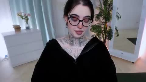 Snapshot of dixipixi_ chatting on June 18, 2026, 5:41 am dixipixi_ online show from June 18, 2026, 5:41 am