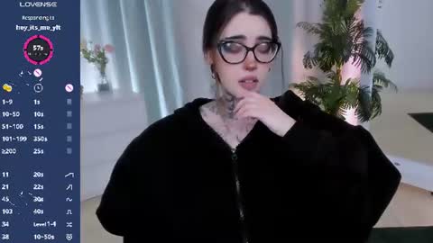 Snapshot of dixipixi_ chatting on June 18, 2026, 9:14 am dixipixi_ online show from June 18, 2026, 9:14 am