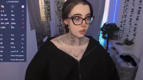 Snapshot of dixipixi_ chatting on June 19, 2026, 6:29 am dixipixi_ online show from June 19, 2026, 6:29 am