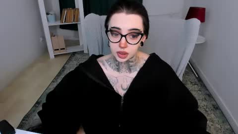 Snapshot of dixipixi_ chatting on June 25, 2026, 7:13 am dixipixi_ online show from June 25, 2026, 7:13 am