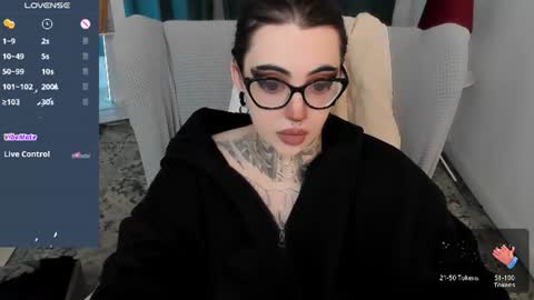 Snapshot of dixipixi_ chatting on July 5, 2026, 10:22 am dixipixi_ online show from July 5, 2026, 10:22 am