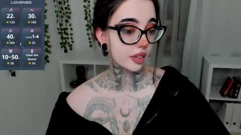 Snapshot of dixipixi_ chatting on July 10, 2026, 6:28 am dixipixi_ online show from July 10, 2026, 6:28 am