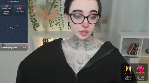 Snapshot of dixipixi_ chatting on July 17, 2026, 5:58 am dixipixi_ online show from July 17, 2026, 5:58 am