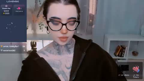 Snapshot of dixipixi_ chatting on July 18, 2026, 5:44 am dixipixi_ online show from July 18, 2026, 5:44 am